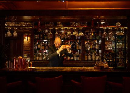 An image of a man at a bar, Matt's immersive cocktails. The Rubens at the Palace - The New York Bar